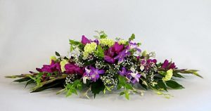 horizontal flower arrangement 